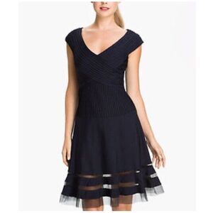 Tadashi Shoji V-Neck Tulle‎ Hem Fit & Flare Dress Womens Medium Black Pintuck